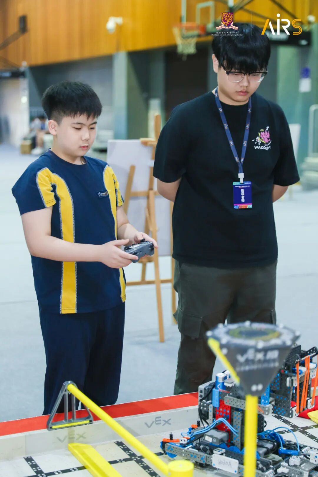 在夹击中寻找突破口